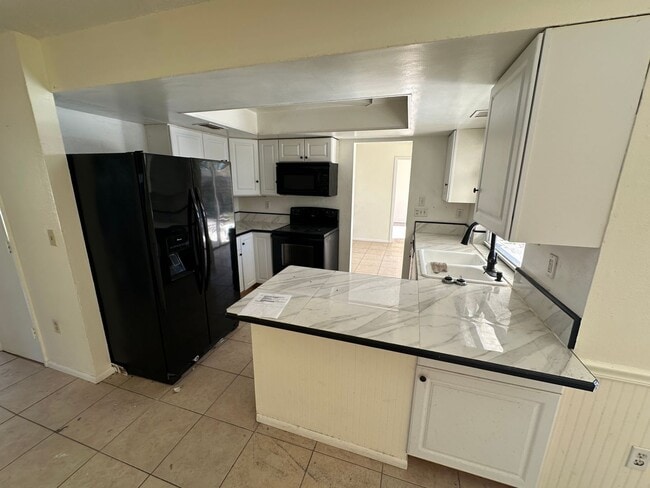 Photo - Spacious 4-Bed Pool Home in Gulf Gate East - Available Now!