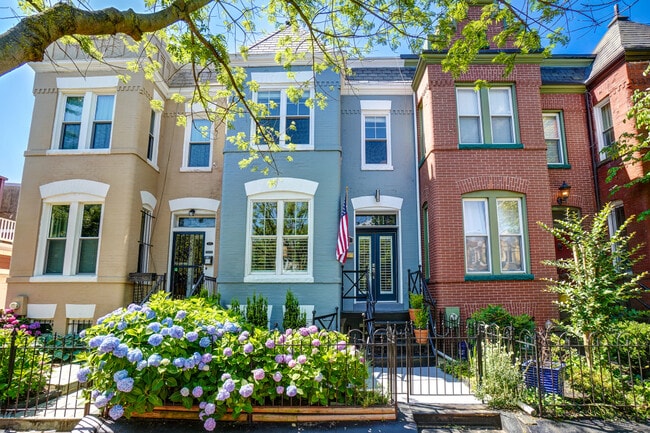 1241 G St NE Unit 1241 G st NE