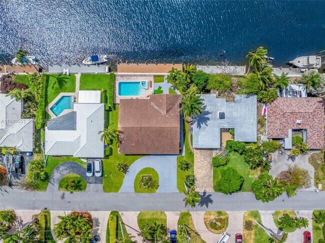 Photo - 2752 NE 3rd St