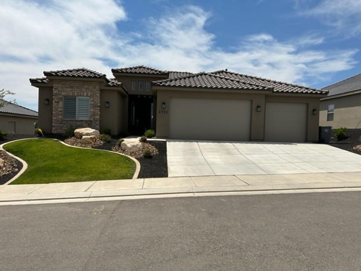 Pet Friendly 4 Bedroom Home With All New A... - Pet Friendly 4 Bedroom Home With All New A...