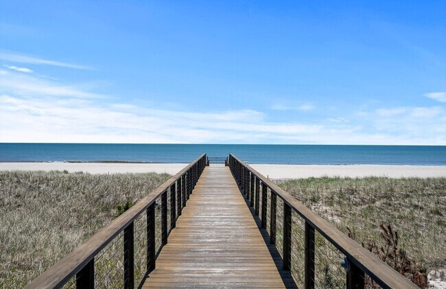 Building Photo - 585 Dune Rd Unit 22A Rental