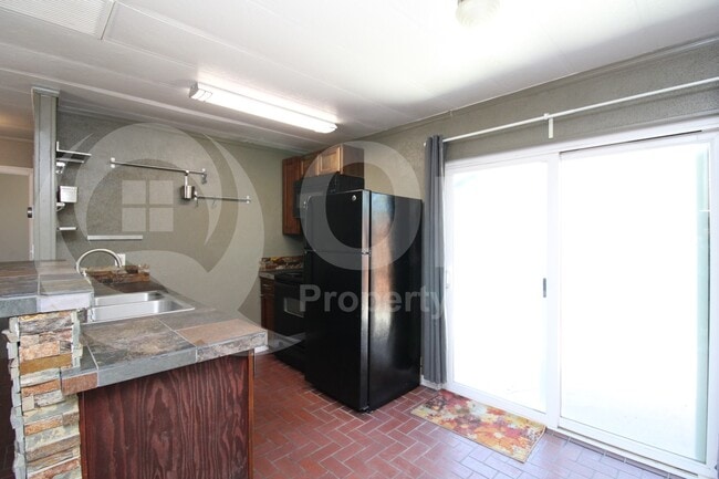 Photo - 1021 E Harry St