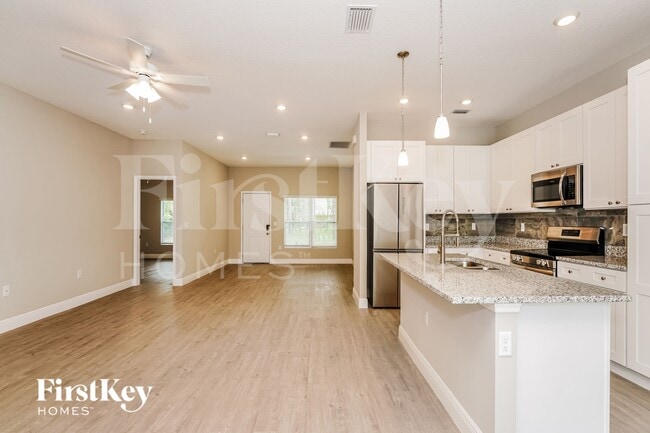 Photo - 446 Reading St SE