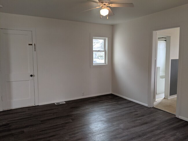 Photo - 200 11th St NE