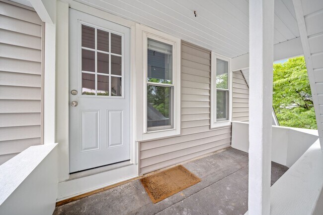 748 Fairview Ave NE Unit #3