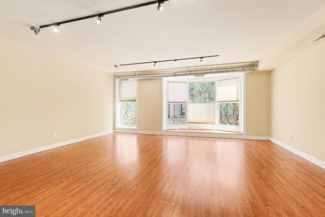 Photo - 338 N Charles St