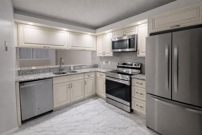 Photo - 3826 Whitehall Dr Unidad 305