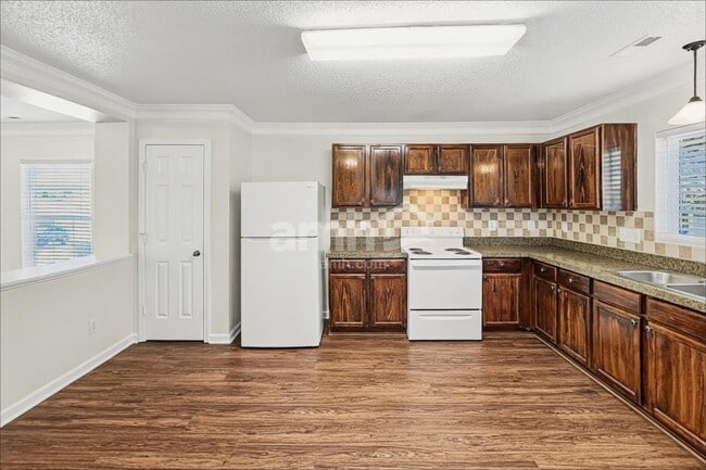 Photo - 417 Magna Dr