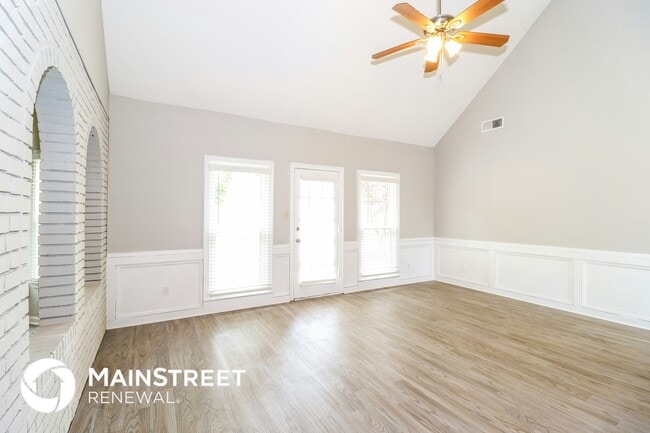 Photo - 6753 Devenshire Ln