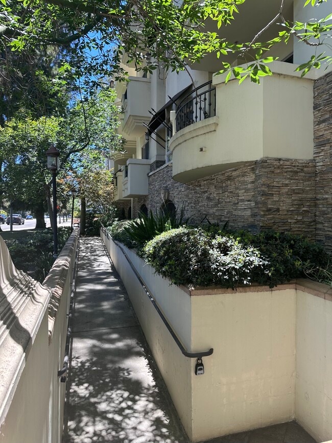 Photo - 4601 Coldwater Canyon Ave Unidad 305