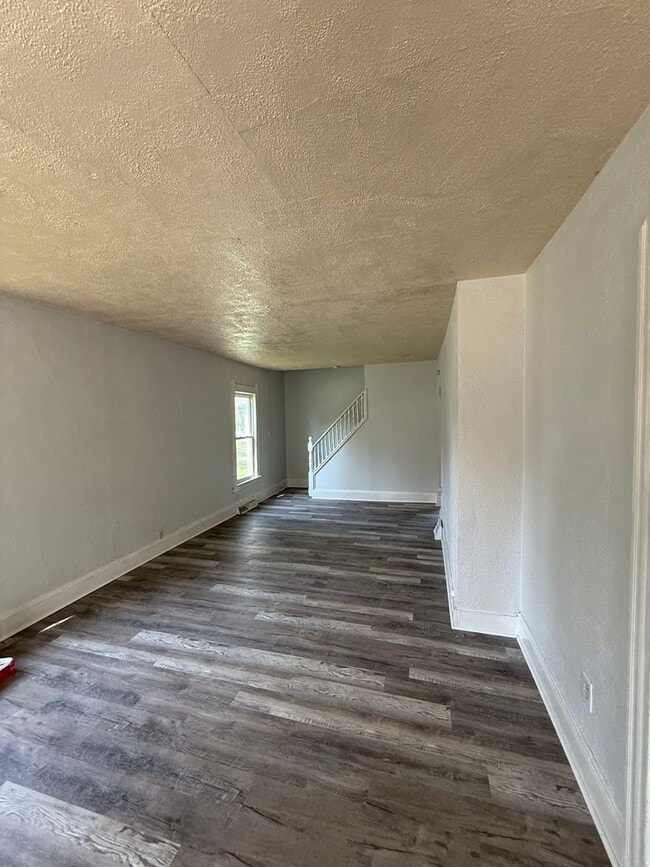 Building Photo - SECTION 8 and EDEN Accepted!! Newly Renova...