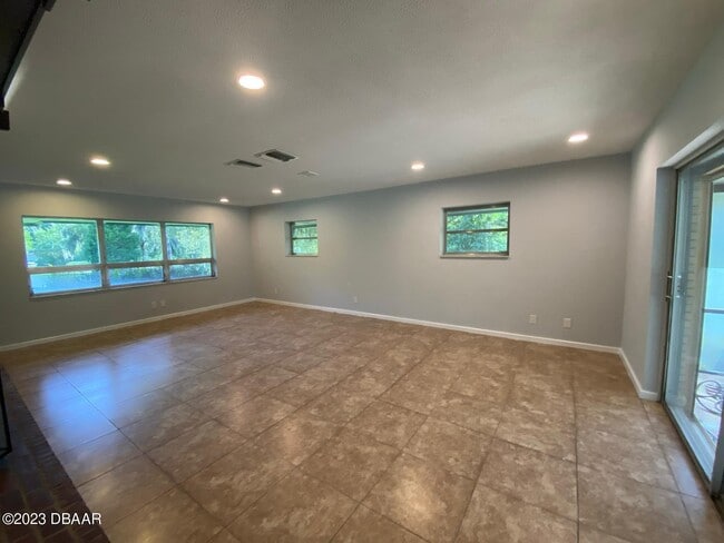 Photo - 1 Arrowhead Dr