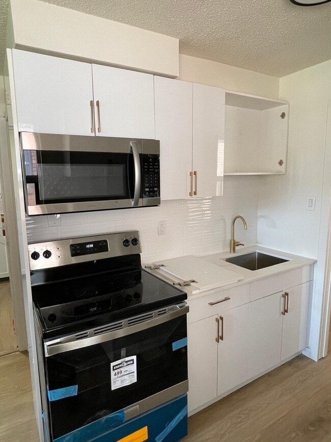 Building Photo - 60 Triller Ave Unit 3