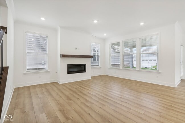 Photo - 1718 Windrush Pl