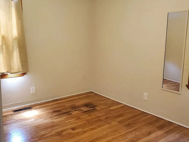 Photo - 224 E Graves Rd