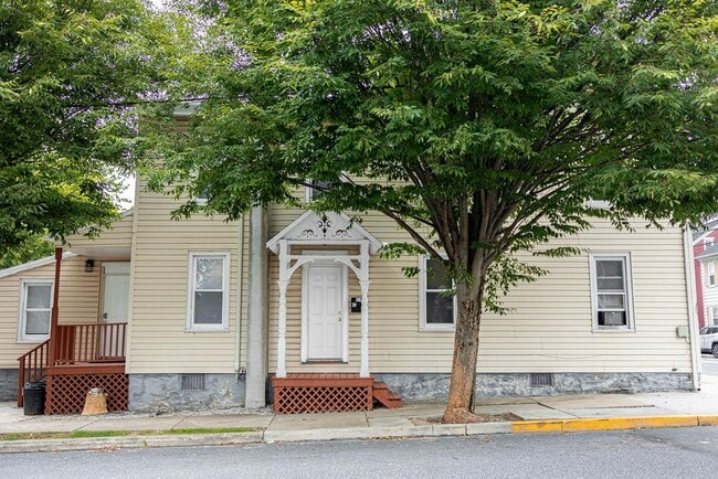 29 W Orange St