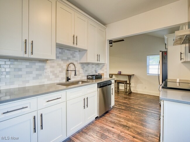 Building Photo - 570 Juneway Dr