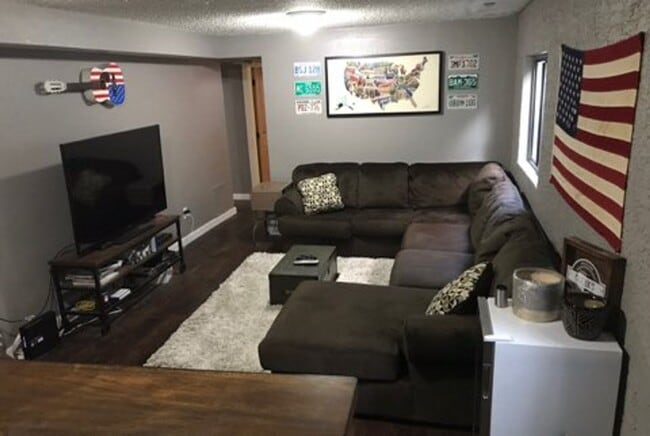 Photo - Huge room in a large shared home, private bathroom, great neighborhood, friendly roommates! Unidad 3