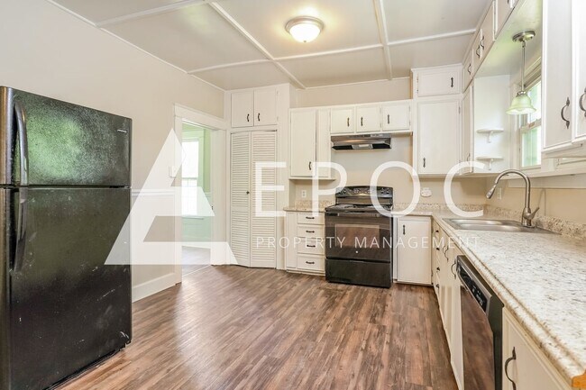 Photo - 125 E Devonshire St