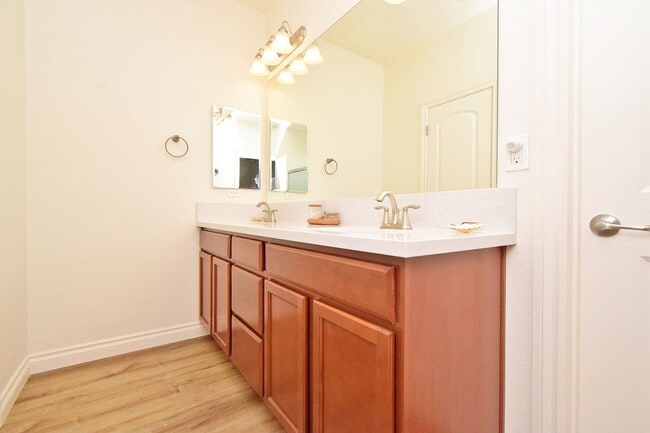 18662 Ginny Crk Ct