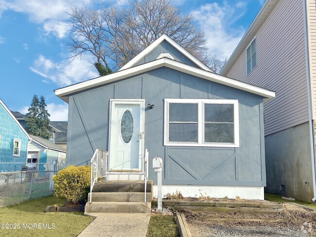 Building Photo - 202 Hudson Ave Rental