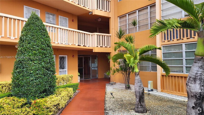 Building Photo - 1591 NE Miami Gardens Dr Unit 306 Rental