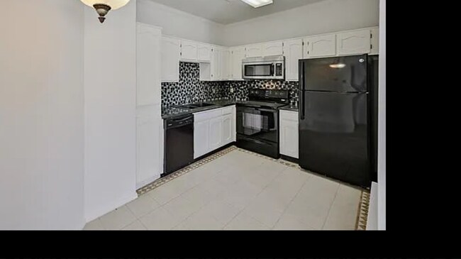 Kitchen - 3121 Sondra Dr Unit 104