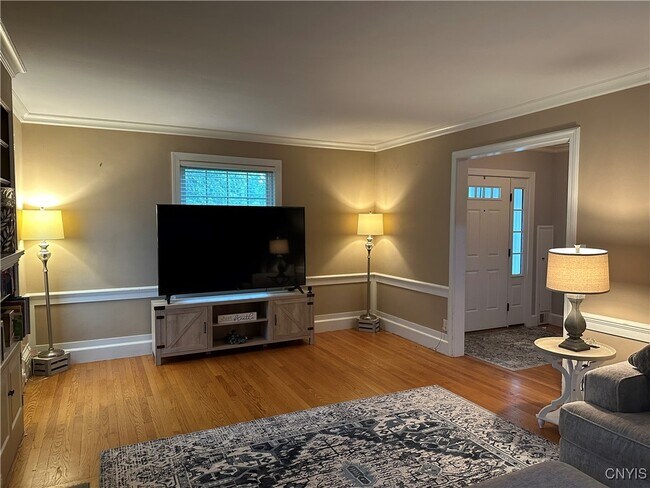Photo - 308 W Locust St