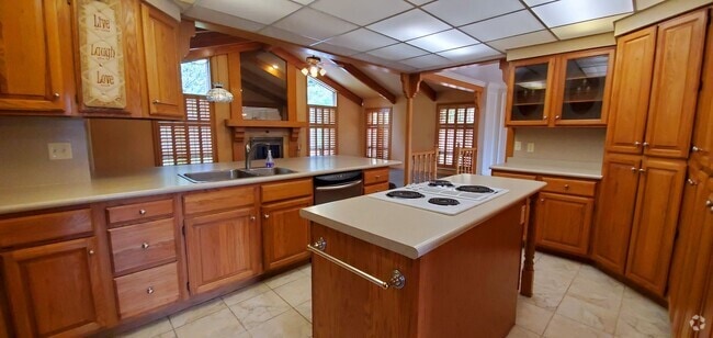 Building Photo - 4-Bedroom Home Near UVU & BYU