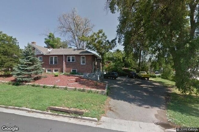 Building Photo - NICE 4-BEDROOM DUPLEX UNIT WITH GARAGE IN SUNNYSIDE! WATER, SEWER & TRASH INCLUDED!