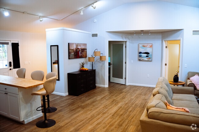 Building Photo - 1307 Dryden Rd Rental