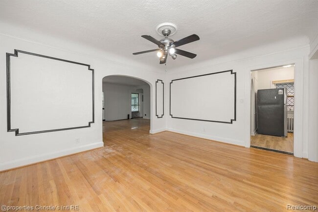 Photo - 16581 Baylis St