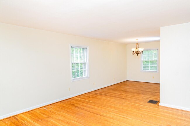 Photo - 657 Montclair Dr