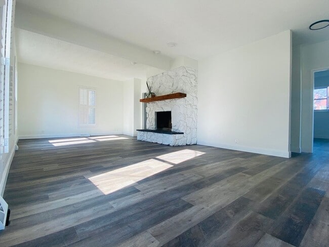 Photo - New Remodeled Downtown Home w/ detached carriage house, fenced back yard,