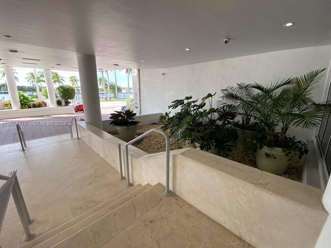 Photo - 5005 Collins Ave Unidad 722