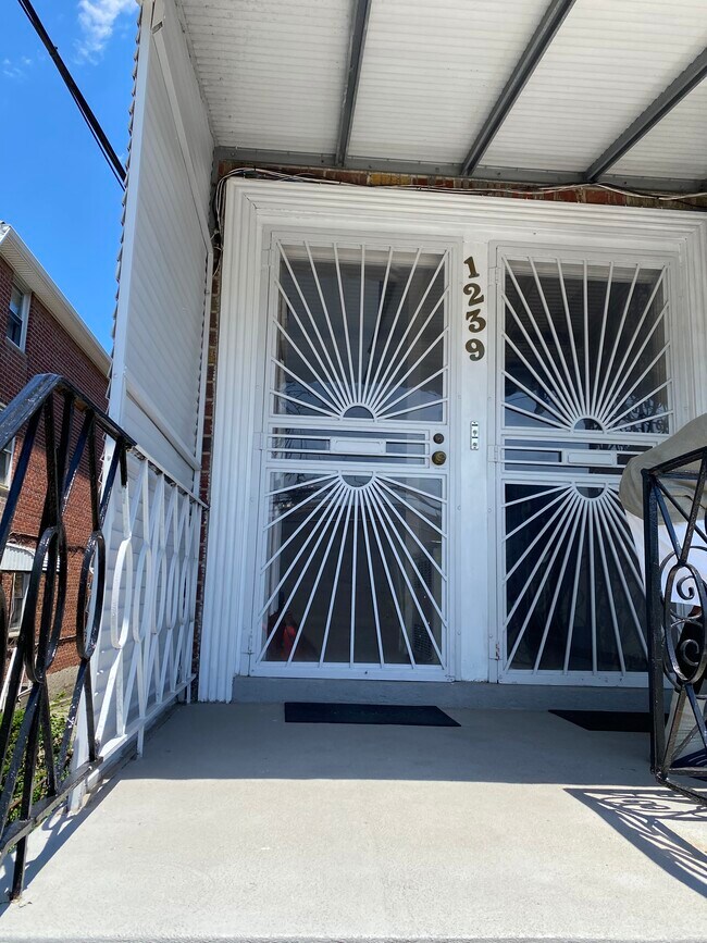 Front door - 1239 E 66th St Apartments Unit # 2