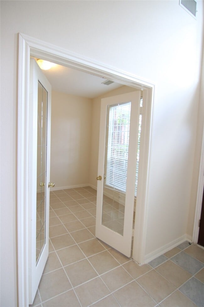 Photo - 3123 W Hampton Dr