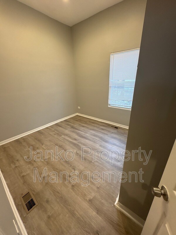 Photo - 5906 S La Salle St Unit 1