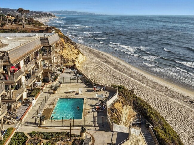 Building Photo - 2BR / 2.5BA Townhome in Prime Solana Beach...