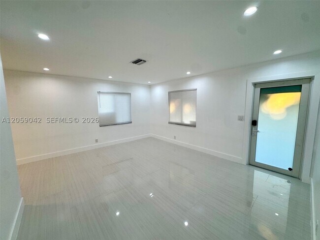 105-107 NE 30th St Unit 105