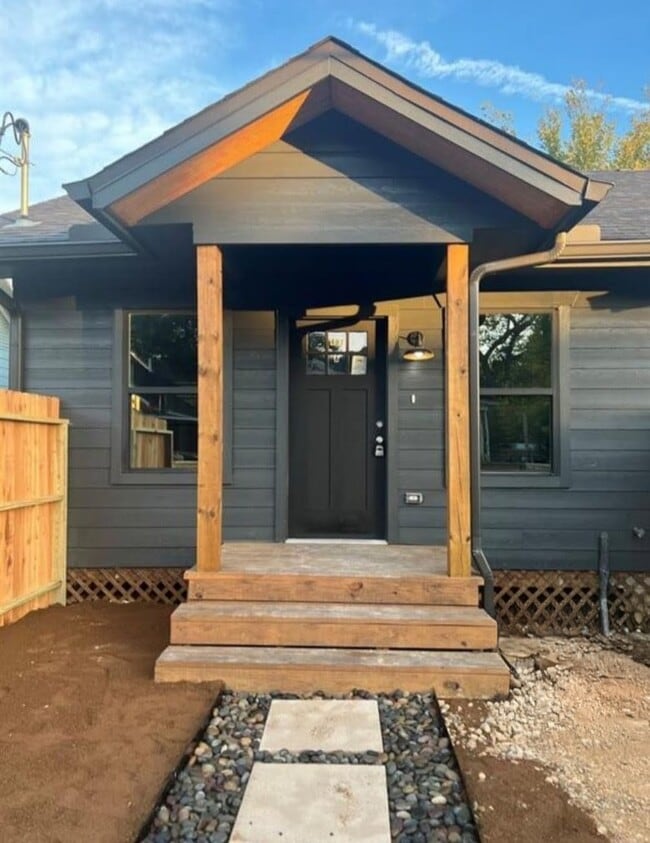 Building Photo - 407 Winnie St