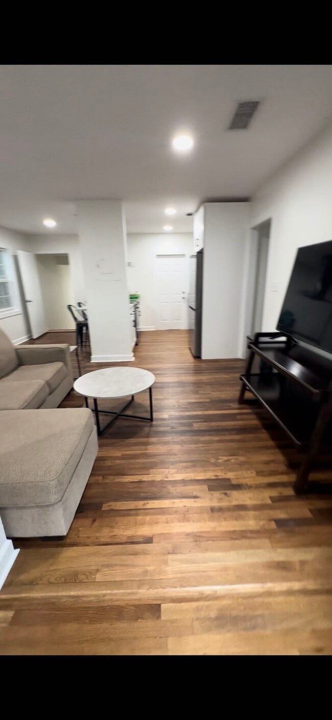 Photo - 757 California St