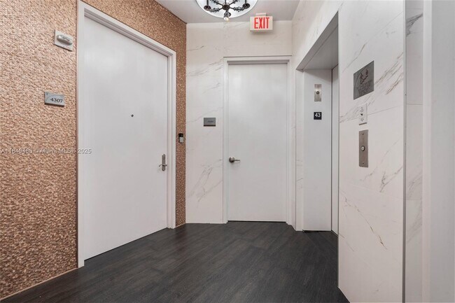 Photo - 16001 Collins Ave Unidad 4307