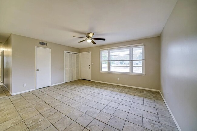 Photo - 693 Aldrich St NE