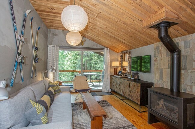 Building Photo - Adorable Mountain Cabin available for a Wi... Rental
