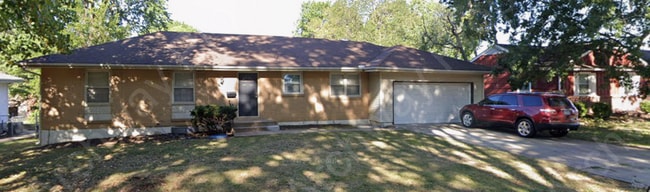 Building Photo - 7508 Maple Ave