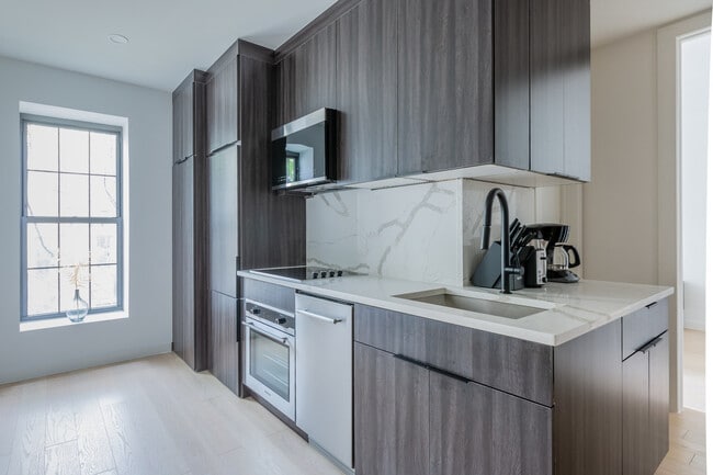 131 Greenpoint Ave Unit SI ID1013714P