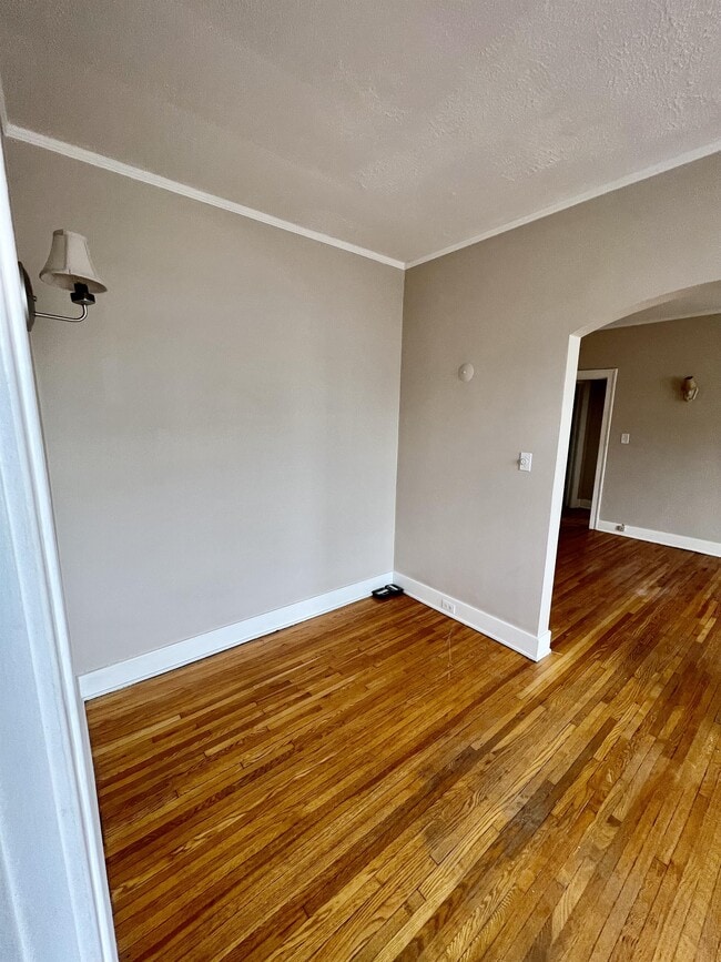 Photo - 36 Hanna St W Unit 7