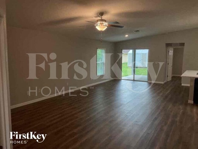 Photo - 1235 Desmond St