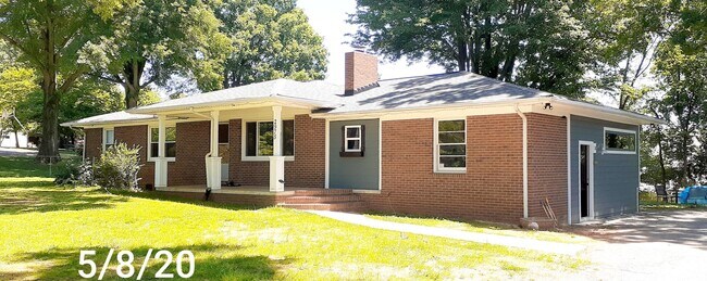 Casa dúplex - 2975 Charlotte Hwy